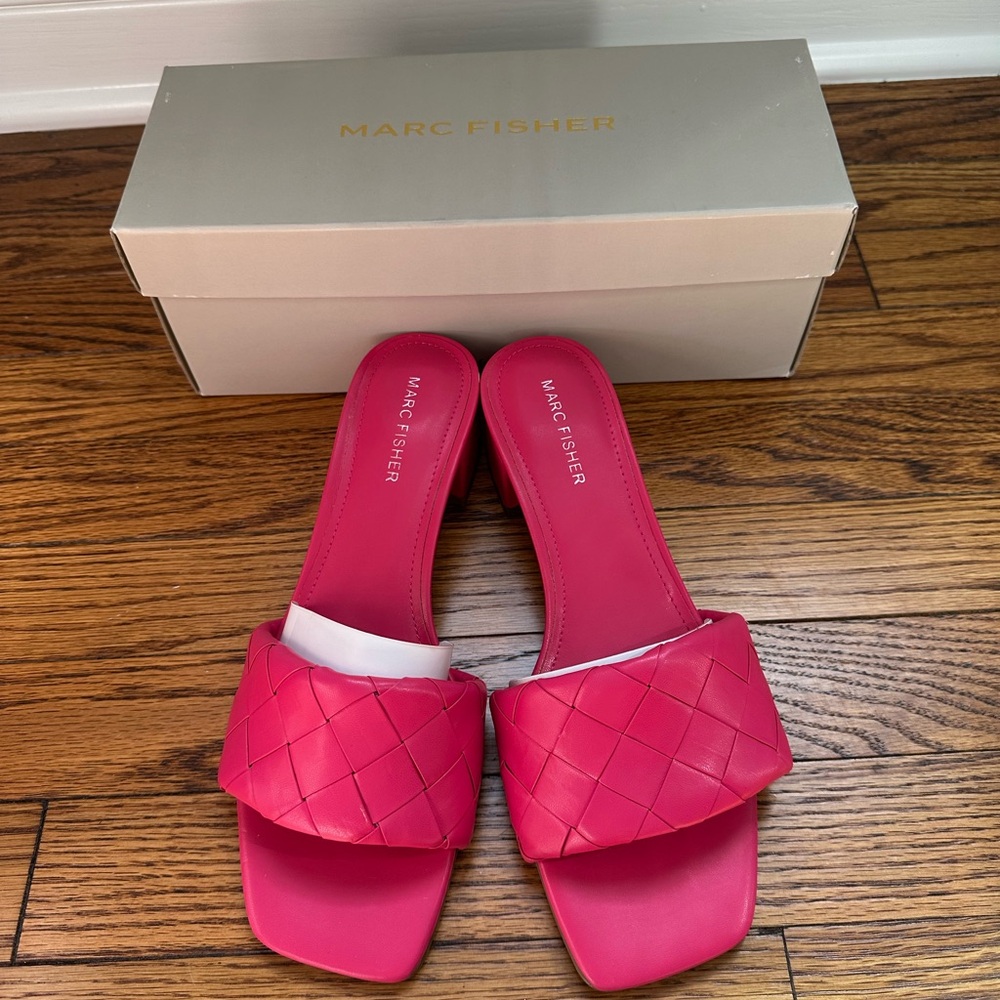 NIB Marc Fisher Pink Casper Sandals 8.5
